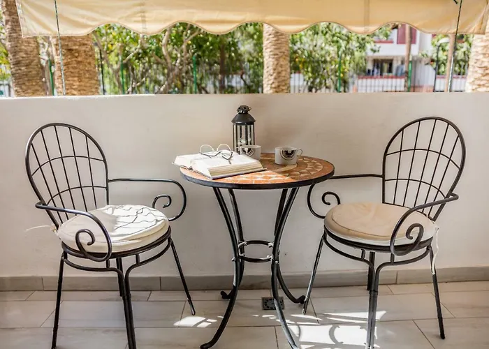 Un En Playa De Americas * Адехе