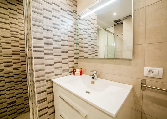 Un En Playa De Americas Адехе