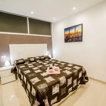 Un En Playa De Americas Адехе