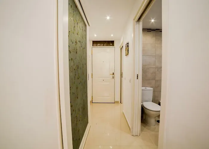 Un En Playa De Americas * Адехе